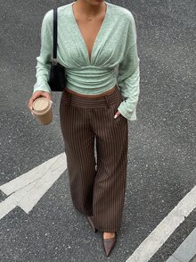 Siren Gaze 女款優雅休閒深V領抓皺長喇叭袖T恤，老錢風羅紋針織修身短版上衣，適合秋季，鼠尾草綠早午餐風 - 綠色 - 查看 5
