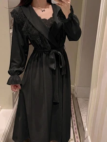 DAZY 女款蕾絲拼接長款睡袍與細肩帶睡裙家居服套裝，秋冬睡衣 - 黑色 - 查看 4