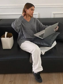 DAZY 女款寬鬆休閒純色V領落肩長袖針織衫，秋冬款，七分袖上衣校園風 - 灰色 - 查看 2