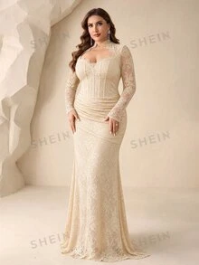Coutiva 大尺碼立領蕾絲長袖長版正式晚禮服，黑色重裝飾冬季優雅舞會特別場合束腰顯身型洋裝 - 米色 - 查看 1