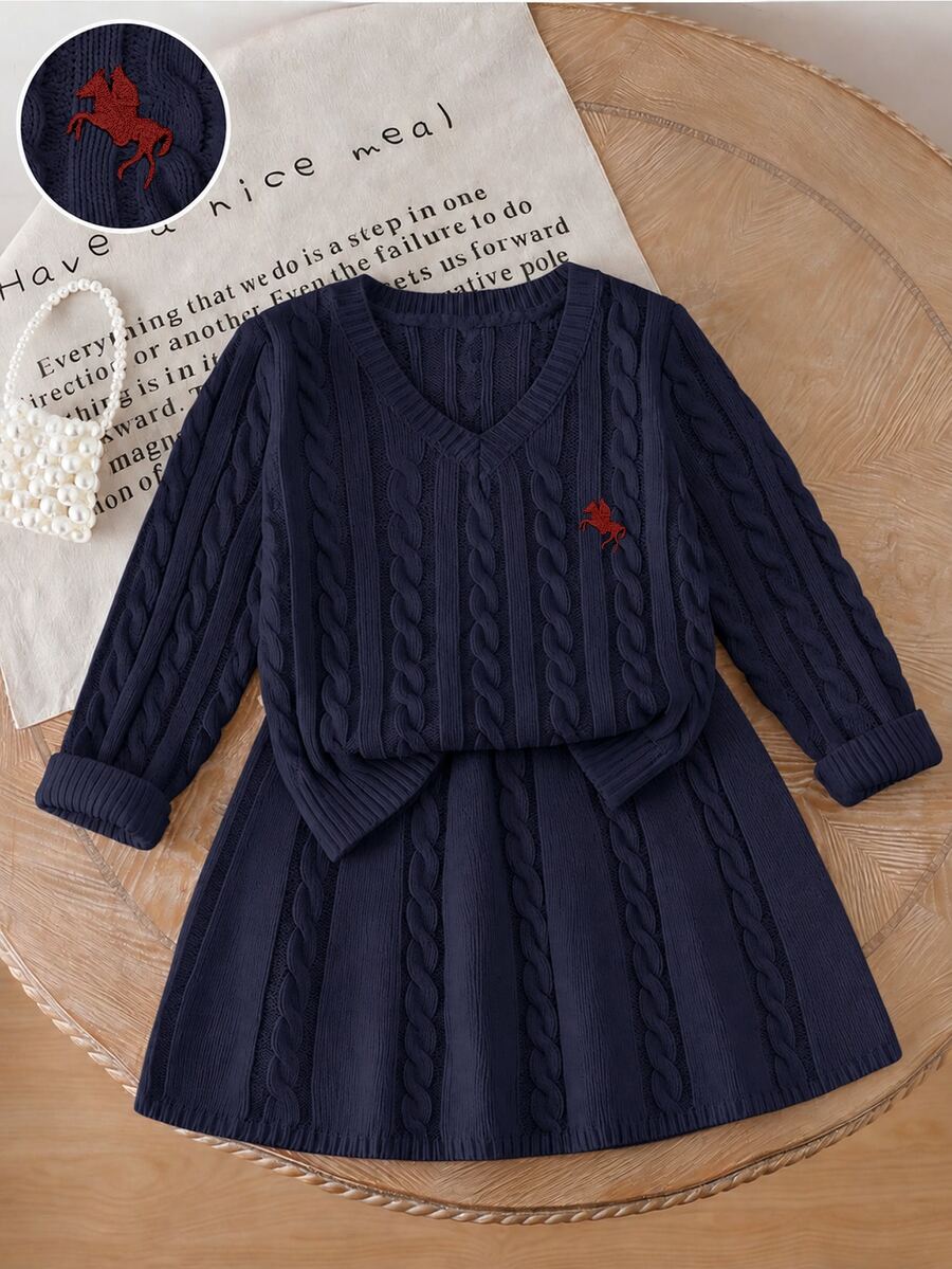 SHEIN 2件組 Young Girl' 彩虹開學季秋季女童麻花編織V領針織上衣搭配馬刺繡套裙套裝 - 藏蓝色 - 查看 1