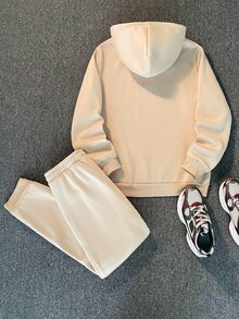 Manfinity Homme طقم سويت شيرت كاجوال باللون الكاكي بمقاس قياسي للرجال، طقم رياضي للرجال، تصميم جرافيك بشعار بسيط - كاكي - مشاهدة 2