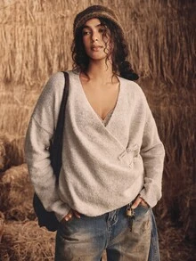SoleilVie Áo cardigan len nữ màu trơn, vai trễ, tay dài, cài nút hình ếch - Màu be - Xem 5
