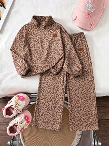 SHEIN Tween女孩2件套，美式慵懶高街全豹紋印花，立領半拉鍊落肩廓形衛衣，彈性腰垂墜喇叭寬腿褲，Y2K美學街頭風，休閒美學秋冬款，加厚保暖內裡 - 棕色 - 查看 3