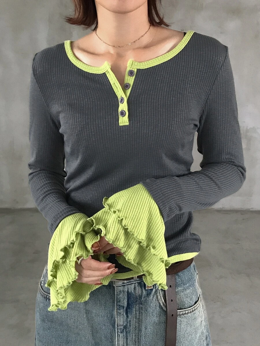 FRIFUL Kaos Wanita Lengan Lebar Kasual dengan Kancing Setengah Plaket Warna Kontras - Grey - View 1