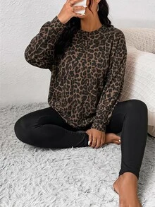 SHEIN Frenchy طقم نسائي من قطعتين بمقاس كبير، ملابس علوية بأكمام طويلة وطبعة نمر عتيقة، تصميم كاجوال بسيط بطبعة شاملة - متعدد الألوان - مشاهدة 1