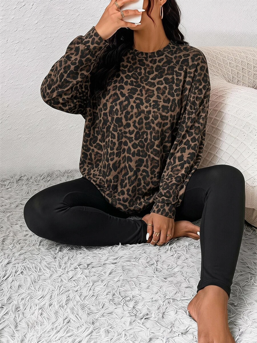 SHEIN Frenchy طقم نسائي من قطعتين بمقاس كبير، ملابس علوية بأكمام طويلة وطبعة نمر عتيقة، تصميم كاجوال بسيط بطبعة شاملة - متعدد الألوان - مشاهدة 1