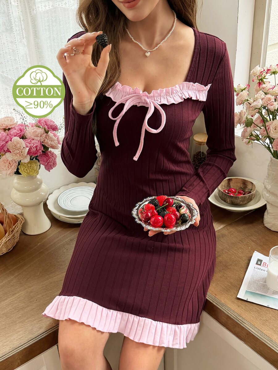 Snug Reverie Gaun Tidur Lengan Panjang Pas Badan dengan Hiasan Rumbai Warna Kontras dan Motif Patchwork Leher Persegi - Burgundy - View 1