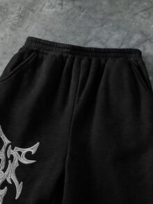SHEIN 兒童青少年男孩休閒日常百搭舒適黑色長褲，灰色刺繡圖案印花，直筒寬鬆運動褲，適合返校、生日派對、晚會、表演、婚禮、洗禮、開學典禮等場合，適合日常穿著、學校、旅行、運動，四季皆宜 - 黑色 - 查看 5