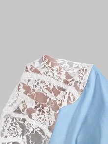 SHEIN MOD 女款藍白蕾絲拼接彈性圓領短袖修身T恤，辦公商務休閒浪漫優雅，夏季度假日常穿搭 - 藍白色 - 查看 6