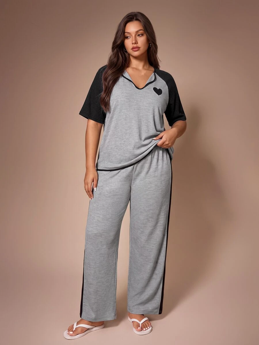 Lazeform Setelan Piyama Wanita Ukuran Plus dengan Motif Hati Abu-abu, Kain Rajut Waffle, Warna Kontras, Kerah Kecil Raglan, Lengan Pendek, dan Celana Panjang. - Grey - View 1