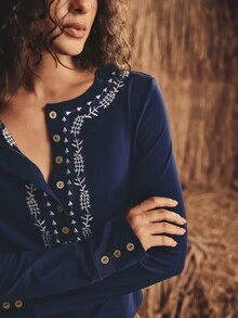 SHEIN The Lady's Autumn And Winter Long-Sleeve Shirt Has A Three-Dimensional Geometric Pattern Embroidery From The Collar To The Buttonhole, White And Blue - Navy Blue - View 3