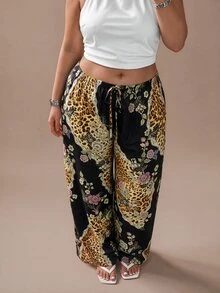 SHEIN BAE CURVE بنطال نسائي مقاس كبير من الساتان بطبعة نمر طويلة وساق واسعة - متعدد الألوان - مشاهدة 3