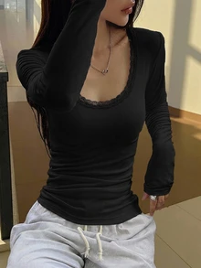 DAZY 女款純色對比蕾絲V領長袖荷葉邊T恤 Y2K - 黑色 - 查看 2