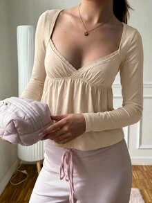 CovetEZ 白色休閒浪漫優雅女款對比蕾絲心形領長袖T恤，適合日常白天約會度假秋季穿著 - 杏色 - 查看 4