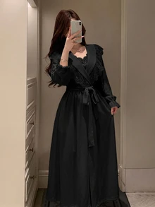 DAZY 女款蕾絲拼接長款睡袍與細肩帶睡裙家居服套裝，秋冬睡衣 - 黑色 - 查看 1