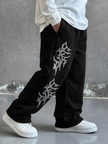 SHEIN 兒童青少年男孩休閒日常百搭舒適黑色長褲，灰色刺繡圖案印花，直筒寬鬆運動褲，適合返校、生日派對、晚會、表演、婚禮、洗禮、開學典禮等場合，適合日常穿著、學校、旅行、運動，四季皆宜 - 黑色 - 查看 3