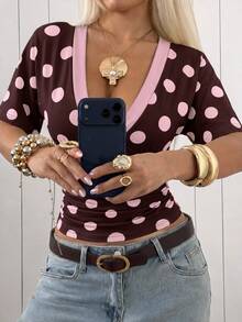 SHEIN EZwear 休閒極簡棕色底粉色波點女款T恤上衣，適合日常通勤、約會、聚會，秋冬春夏皆宜，聖誕節、新年、感恩節、派對、婚禮、海灘、畢業典禮，時尚優雅休閒，適合出遊、約會、通勤，亮眼情人節穿搭 - 彩色 - 查看 6