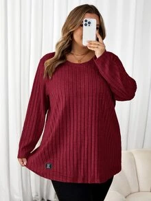 SHEIN CURVE+ تي شيرت نسائي مقاس كبير بتفاصيل ختم الحروف المدمجة باللون الفيروزي للخريف - عنابي اللون - مشاهدة 6