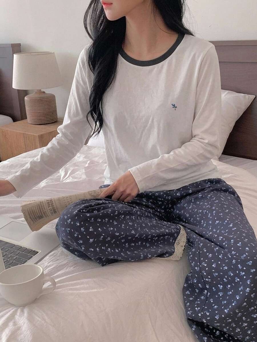 DAZY 2件組花卉圖案拼色短袖T恤與長款睡褲套裝,夏季女款睡衣套裝 - 白色 - 查看 1