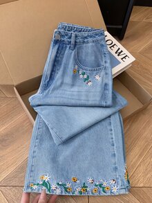 SHEIN CURVE+ Plus Size Women's Casual Daily Denim Jeans With Pocket And Floral Embroidery Pattern Straight-Leg Pants Elastic Waist Country-Style Party Commuting - Medium Wash - View 3