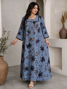 Al Najma 女款灰藍色大尺碼花卉洋裝，方領 3/4 袖寬鬆端莊長袍，適合日常穿著與家庭聚會 - 藍色 - 查看 3