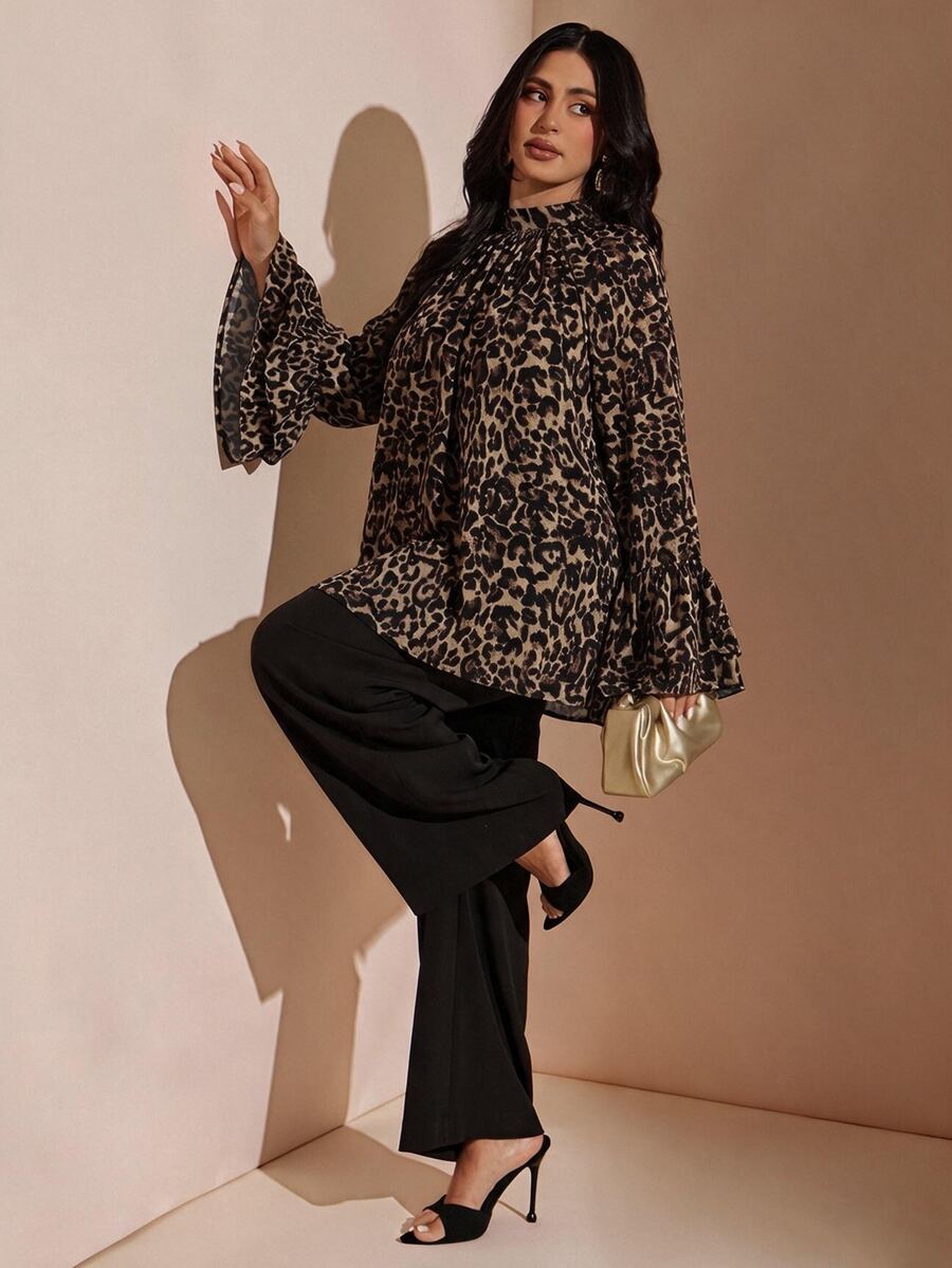 SHEIN BAE قميص كاجوال بطبعة نمر من القماش مقاس كبير، للحفلات - بني - مشاهدة 1