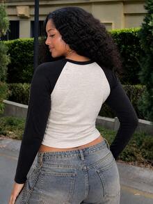 Livesso Letter Print Short Raglan Sleeve Sexy Long Sleeve T-Shirt - Light Grey - View 2