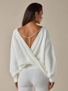 SHEIN ملابس علوية نسائية من الصوف المحبوك المنسوج مزينة باللؤلؤ العاجي، بتصميم مكشوف الكتفين وأمامية ملفوفة وأكمام طويلة - أبيض - مشاهدة 4