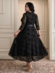 Vibekara Đầm dài Jacquard xuyên thấu cổ chéo size lớn - màu đen - Xem 2