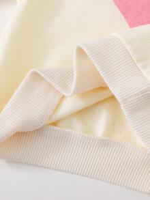 SHEIN 新生兒心形圖案長袖上衣與長褲休閒日常套裝 - 彩色 - 查看 8