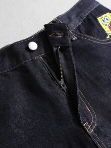 ROMWE MEN SpongeBob SquarePants | ROMWE Celana Jeans Denim Pria Kasual Serbaguna dengan Bordir Tebal Motif Kartun Lucu untuk Pakaian Kerja - Biru - View 8