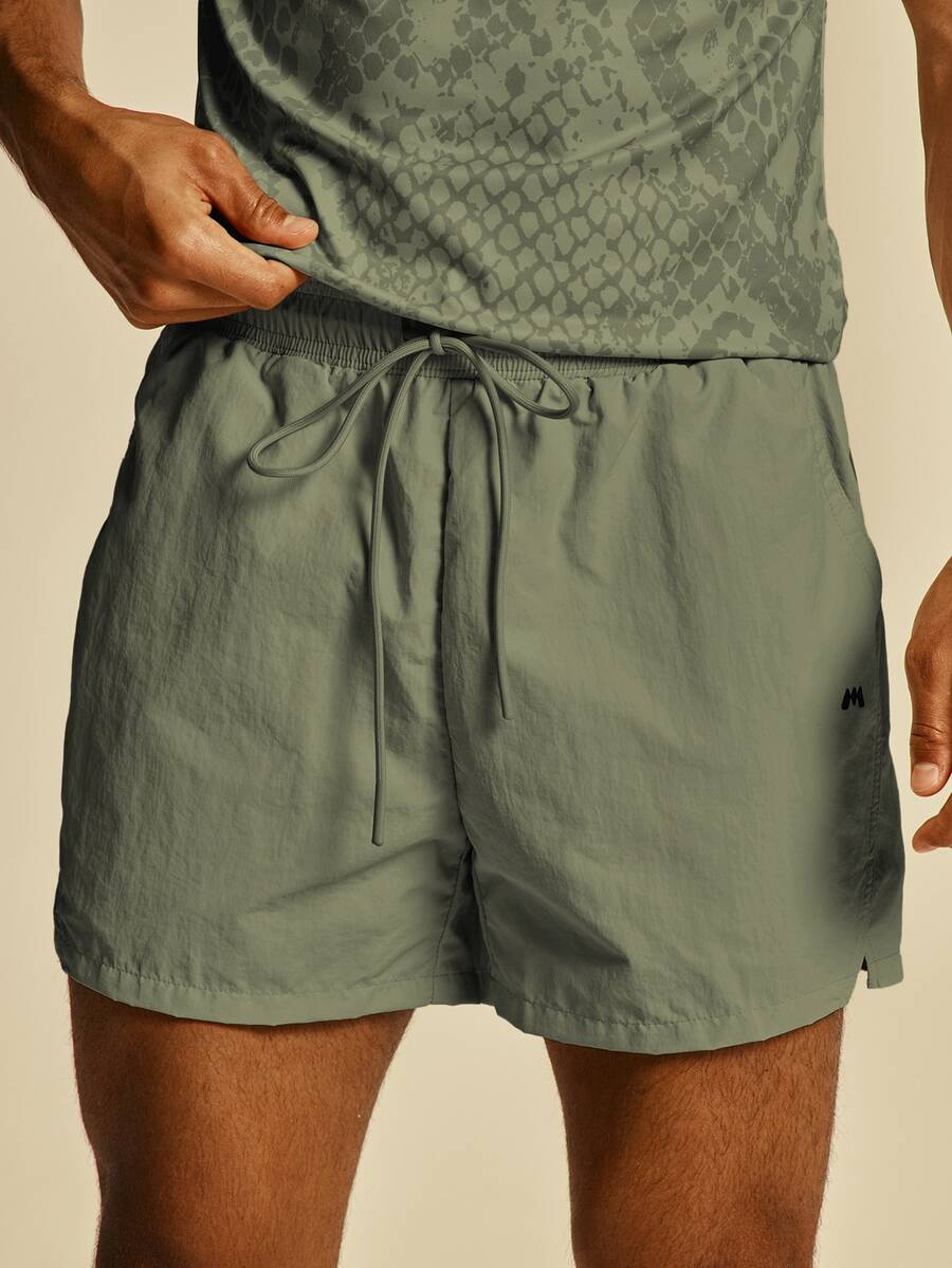 Musero Sport 輕量聚酯纖維健身短褲 後方拉鍊口袋 春夏必備運動健身服 - 軍綠色 - 查看 1