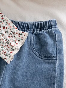 SHEIN Vintaside Kids 2件組幼兒女嬰上衣牛仔褲套裝，可愛白色藍色花卉丹寧長袖圓領寬鬆版型蝴蝶結荷葉邊刺繡公主風套裝 - 卡其色 - 查看 7
