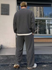 DAZY 2件組男士2合1T恤與直筒長褲套裝，舒適休閒穿搭 - 深灰色 - 查看 2
