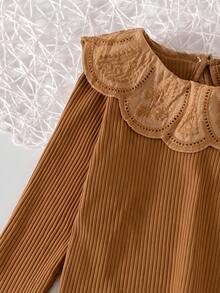 SHEIN Atasan Rajut Bergaris Lengan Panjang untuk Anak Perempuan, Kerah Berumbai Renda dengan Bordir, Kaos Polos untuk Musim Gugur dan Musim Dingin - Coklat - View 4