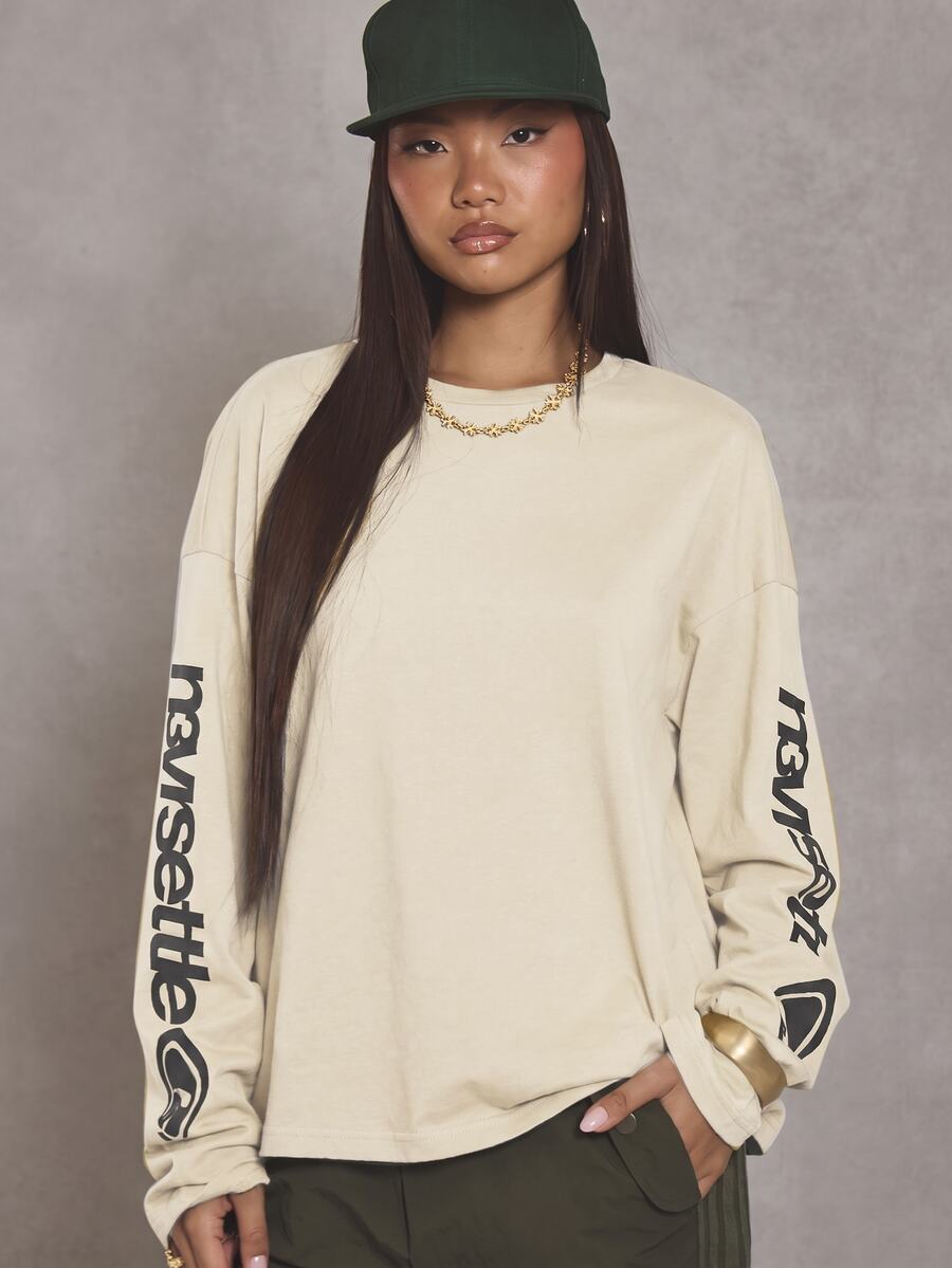 MUSERA 大廓型圖案袖長版上衣 T-shirt 酷女孩街頭風日常穿搭 校園風 1997 Holiday Vacation 春夏休閒款 - 奶油色 - 查看 1