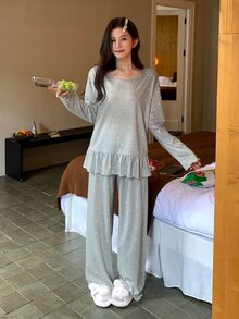 DAZY Setelan Piyama 2 Potong Wanita dengan Motif Polkadot di Seluruh Permukaan, Hiasan Ruffle, Kaos Lengan Panjang Longgar dan Celana Panjang Lurus - Light Grey - View 6