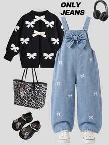 SHEIN 女童牛仔吊帶褲，全新四季款，可愛俏皮，復古中藍色牛仔，胸前3D大蝴蝶結設計搭配白色蝴蝶刺繡，結合雪洗工藝，直筒寬鬆版型，柔軟舒適面料，百搭時尚風格，適合度假、旅行及其他場合，四季女童牛仔 - 中等水洗藍 - 查看 1