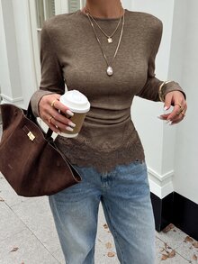 Lavishia 女款優雅秋季淺灰色圓領長袖修身T恤，對比色蕾絲刺繡荷葉邊下擺上衣，百搭秋季上衣 - 咖啡棕 - 查看 8