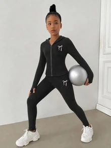SHEIN Tween Girl 兩件套休閒極簡運動風羅紋針織蝴蝶結印花連帽拉鍊外套與內搭褲，秋冬日常穿著 - 黑色 - 查看 1