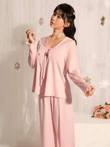 DelicateAllure طقم بيجامة نسائي بقمة بأكمام طويلة مزينة بفيونكة وبنطال - وردي - مشاهدة 3
