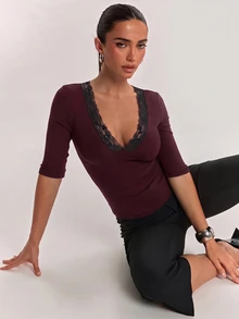 SHEIN BAE 女款蕾絲拼接V領休閒日常穿著T恤 - 酒紅色 - 查看 3