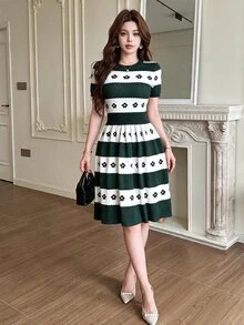 Feyla 女款提花拼色短袖收腰針織洋裝 - 墨綠色 - 查看 1