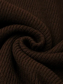 GlowEve CURVE Áo len dệt kim cổ tròn màu đỏ rượu vang phong cách vintage size lớn cho nữ, thiết kế cổ tay cài nút kim loại, dáng ôm tôn dáng, tay dài gân, áo len cổ tròn tối giản mặc lớp cho mùa thu/đông - Cà phê nâu - Xem 4