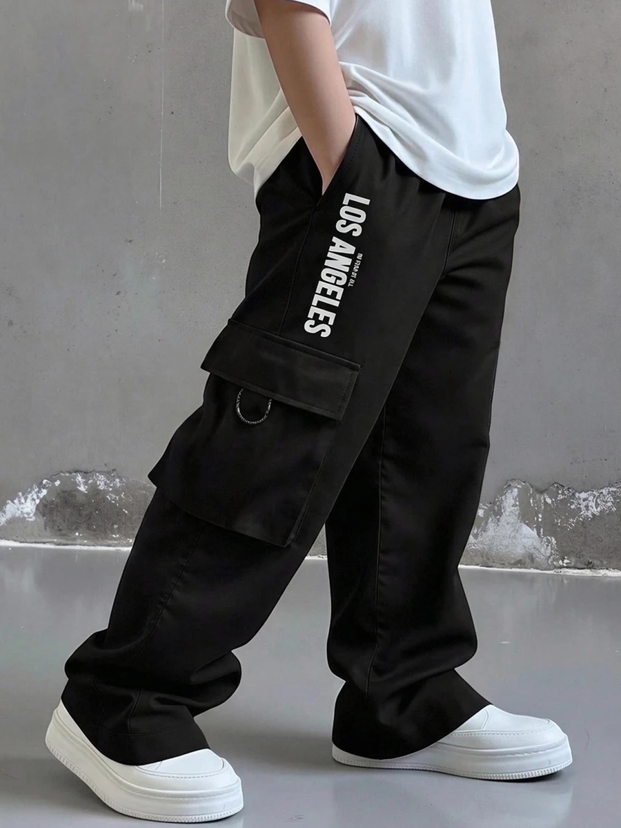 SHEIN 兒童青少年男孩休閒日常舒適字母印花圖案工裝口袋直筒寬鬆長褲，黑色工裝褲，適合秋冬、返校、家庭聚會、生日派對、拍照、度假、假期，運動風，舒適 - 黑色 - 查看 1