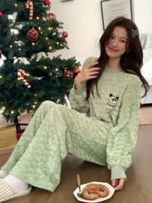 DAZY Women's Coral Fleece Pajama Set With Heart Pattern, Round Neck, Comfortable And Warm Loungewear Set - Green - View 15