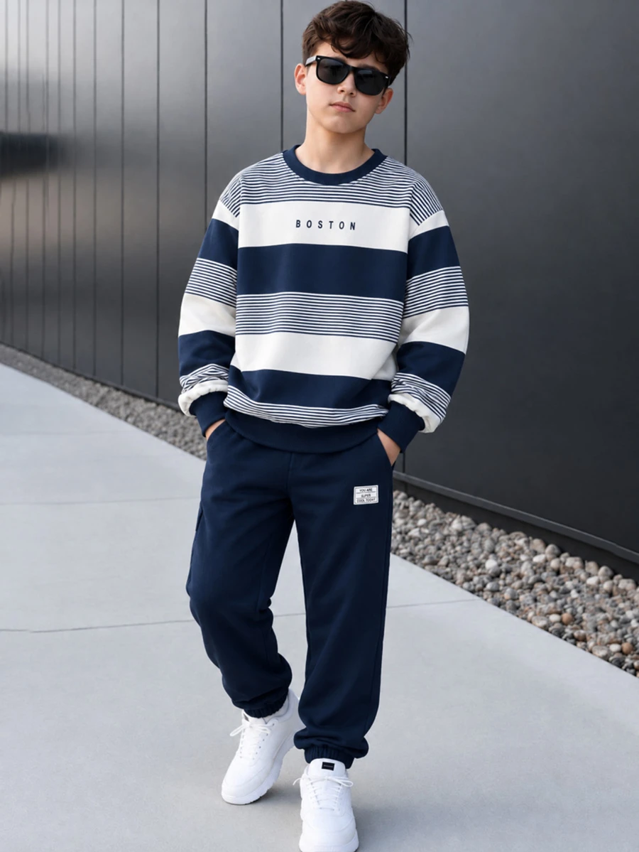 SHEIN 2件組男童時尚白色運動衫長褲套裝,圖案印花,街頭風寬鬆,春秋款,適合學校、外出、青少年男孩六年級派對度假 - 藏蓝色 - 查看 1