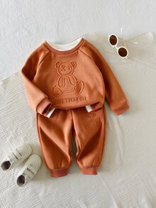 SHEIN 男嬰秋冬熊壓紋衛衣套裝，可愛熊3D壓紋設計，胸前飾有「SMILE EVERY DAY」英文裝飾，搭配同色收口長褲，適合日常穿著、幼兒園、週末出遊、拍照，可於春、秋、冬三季穿著 - 彩色 - 查看 5