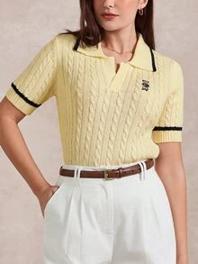 Briarwyn 秋季女款休閒可愛對比飾邊熊刺繡短袖 Polo 領麻花針織上衣，白黑配色，校園返校季老錢風 - Butter Yellow - 查看 4